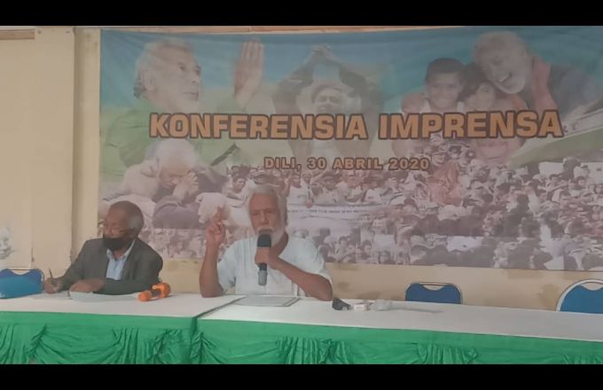 Prezidente Partidu CNRT halo konferensia ba imprensa iha sede partidu CNRT iha bairo Grillos, Dili Kinta 30 Abril 2020. Foto Oe-Kusi Post/Raimundos Oki.