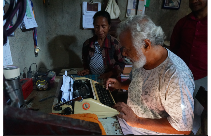 Xanana posed with the host who hid him in the village of Nuntali, Humboe, Ermera in 1991. Photo taken on June 14, 2020. Photo of The O-Kusi Post/Raimundos Oki.