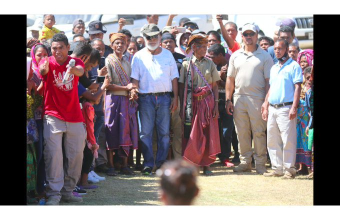 Populasaun sira simu Kay Rala Xanana Gusmão iha suku Saburai, postu Maliana, munisipiu Bobonaro, Sábadu 25 Jullu 2020. Foto The Oe-Kusi Post/Raimundos Oki.